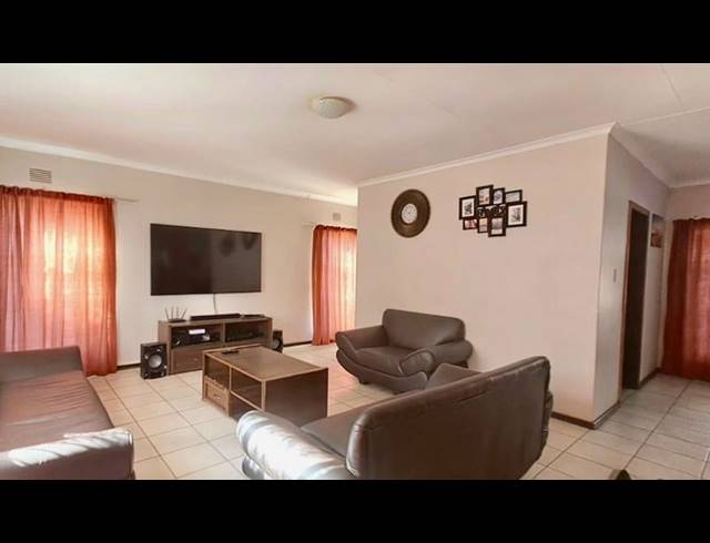3 BEDROOM HOUSE FOR SALE IN VANDERBIJLPARK CE 3